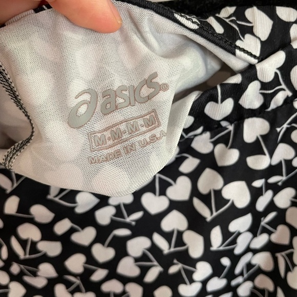 ASICS Medium Athletic Shorts 4” Inseam in 🍒 Print 🍒 - Picture 3 of 8